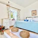 Beachfront By Dadovillas Apraos