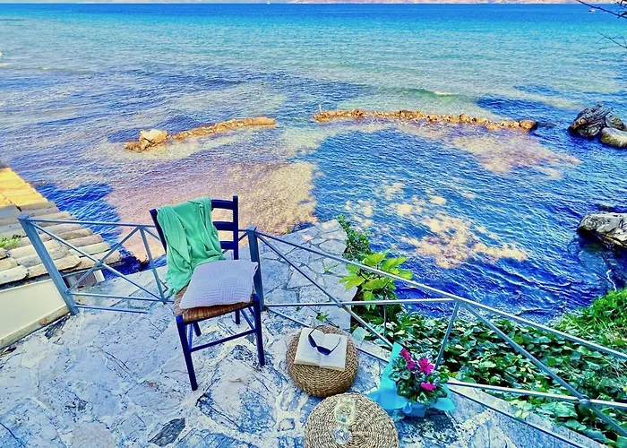 Beachfront By Dadovillas * Apraos