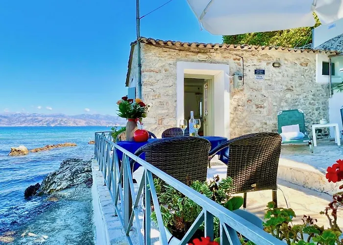 Beachfront By Dadovillas Villa