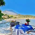 Вилла Beachfront By Dadovillas Апраос