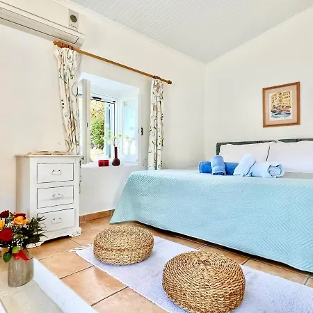 Beachfront By Dadovillas Apraos