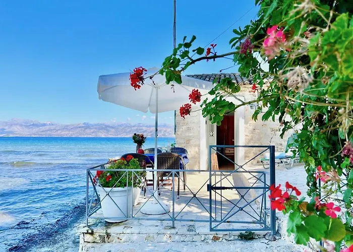 Beachfront By Dadovillas Apraos