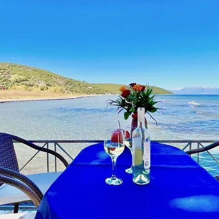 Villa Beachfront By Dadovillas *