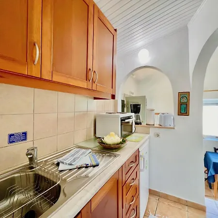 Beachfront By Dadovillas Apraos