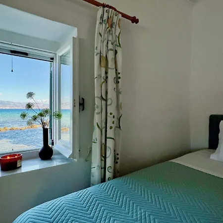 Beachfront By Dadovillas * Apraos