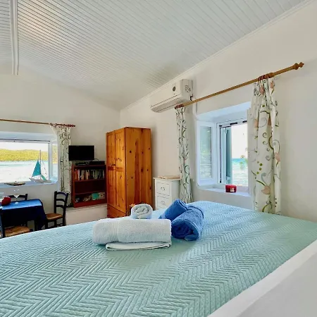 Villa Beachfront By Dadovillas Apraos