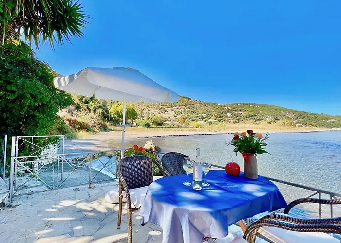 Villa Beachfront By Dadovillas Apraos