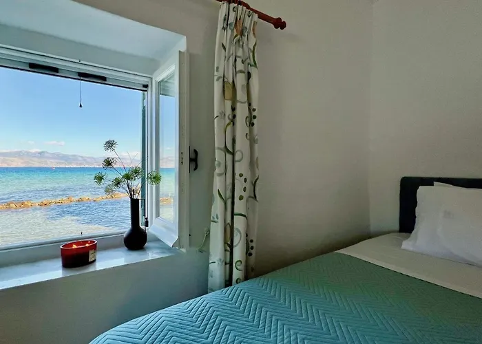 Beachfront By Dadovillas * Apraos